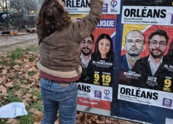 Collage et tractage Orléans en commun